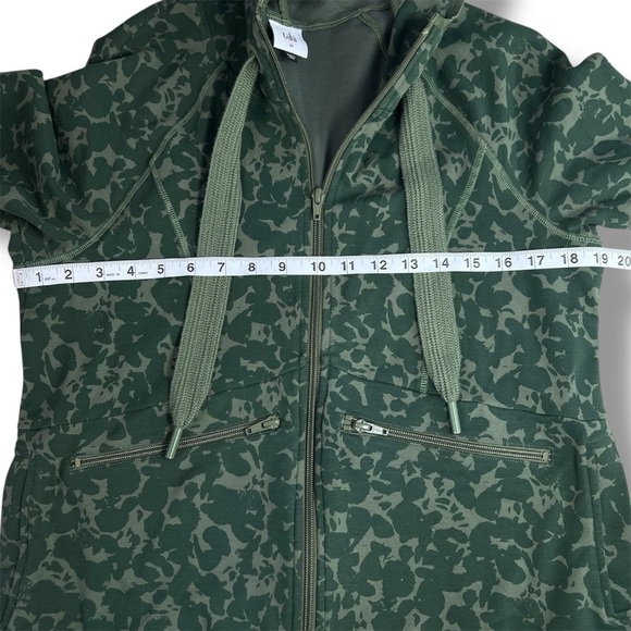 Cabi 6030 Camo Hoodie Marathon Jacket Women's M Green Floral Full Zip Athletic - Picture 9 of 11